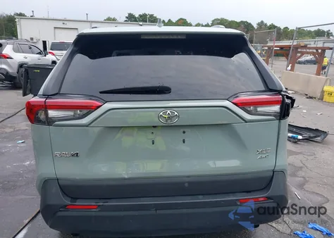 2019 Toyota Rav4 Xle z USA, uszkodzony, nr VIN 2T3P1RFVXKC040637